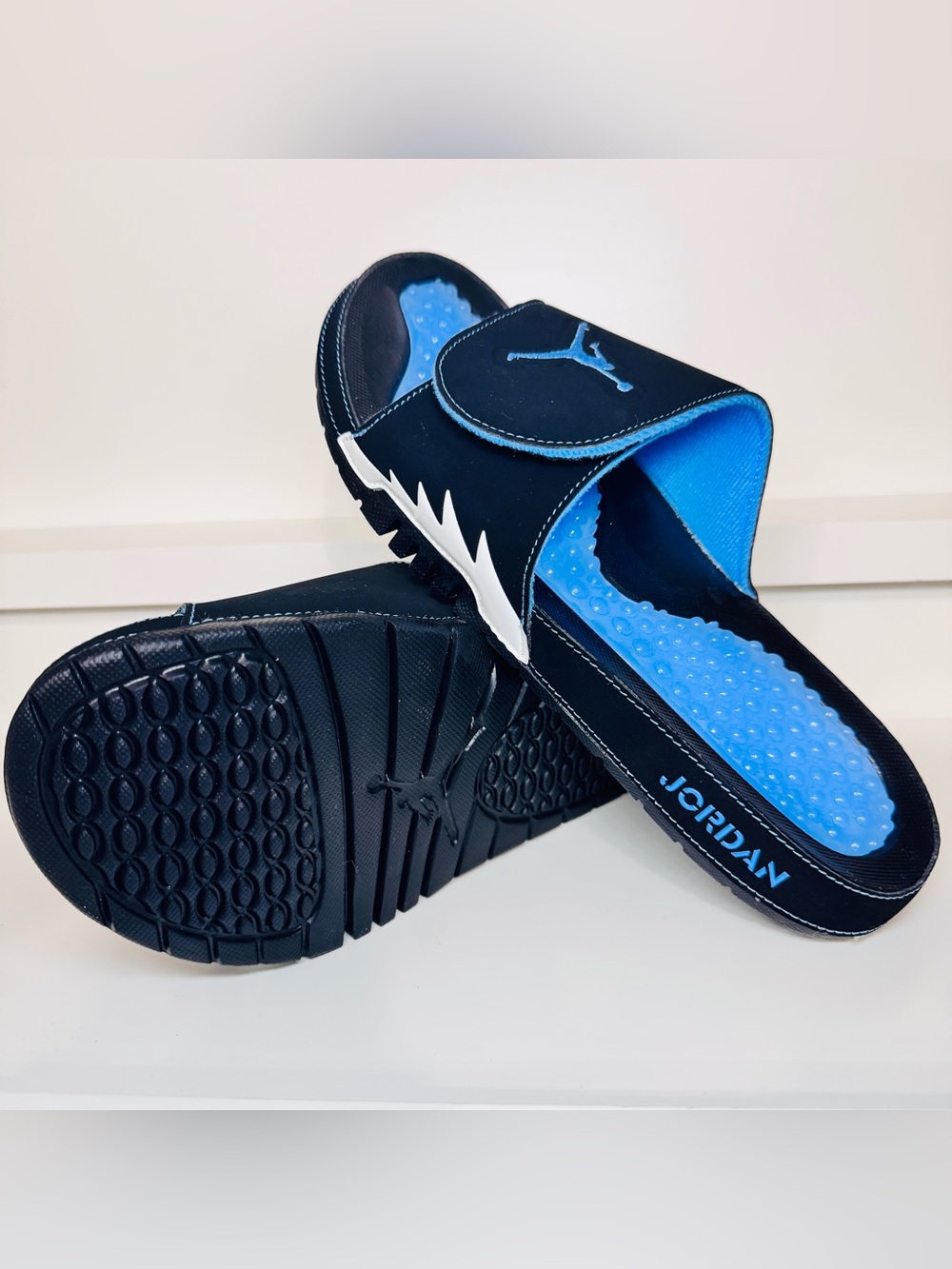 Jordan Hydro 5 Retro Slides Black University Blue Size 9 Brand New - Picture 8 of 13